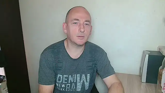 Snapshot of Johan___Barker chatting on 16, 12, 2025 Johan Barker online show from 16, 12, 2025