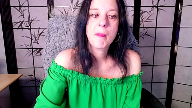 Snapshot of _Sweetlonglips_ chatting on 4, 6, 2026 Sweetlonglips online show from 4, 6, 2026