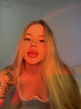 Snapshot of curchez_ chatting on 27, 2, 2025 curchez online show from 27, 2, 2025
