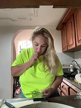 Snapshot of Eva_MilfF chatting on 1, 1, 2025 Eva MilfF online show from 1, 1, 2025