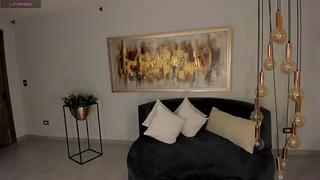 AbellaCroft online show from 17, 11, 2025