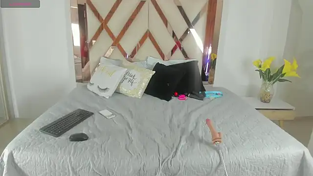 elena mature online show from 4, 3, 2026