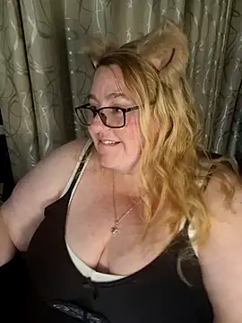 Snapshot of Iceprincess2bad4u chatting on 6, 2, 2026 Iceprincess2bad4u online show from 6, 2, 2026