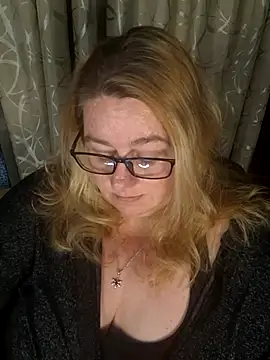 Snapshot of Iceprincess2bad4u chatting on 3, 3, 2026 Iceprincess2bad4u online show from 3, 3, 2026