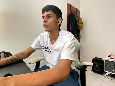 Snapshot of Max_TheHorseDick chatting on 2, 12, 2024 Max TheHorseDick online show from 2, 12, 2024