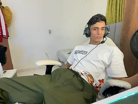 Snapshot of Max_TheHorseDick chatting on 30, 12, 2024 Max TheHorseDick online show from 30, 12, 2024