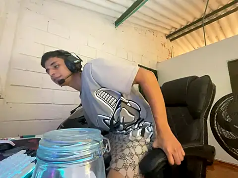 Snapshot of Max_TheHorseDick chatting on 13, 9, 2025 Max TheHorseDick online show from 13, 9, 2025