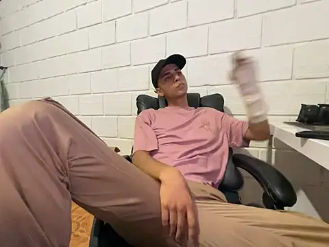 Max TheHorseDick online show from 28, 2, 2026