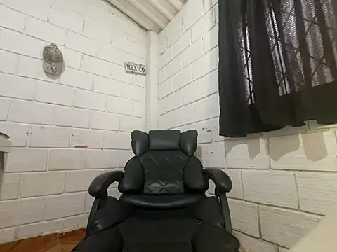 Snapshot of Max_TheHorseDick chatting on 4, 6, 2026 Max TheHorseDick online show from 4, 6, 2026