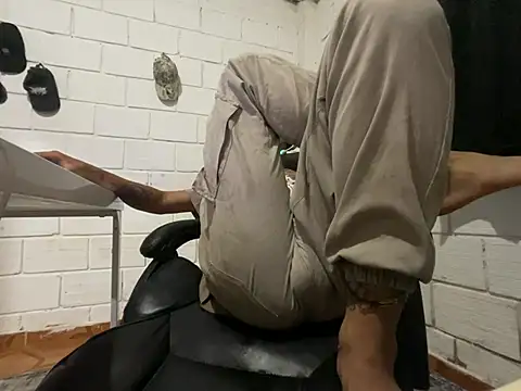 Snapshot of Max_TheHorseDick chatting on 20, 6, 2026 Max TheHorseDick online show from 20, 6, 2026