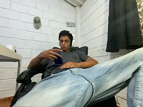 Snapshot of Max_TheHorseDick chatting on 3, 7, 2026 Max TheHorseDick online show from 3, 7, 2026