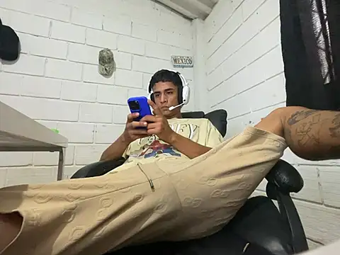 Snapshot of Max_TheHorseDick chatting on 9, 7, 2026 Max TheHorseDick online show from 9, 7, 2026