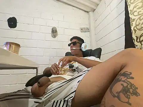 Snapshot of Max_TheHorseDick chatting on 22, 7, 2026 Max TheHorseDick online show from 22, 7, 2026