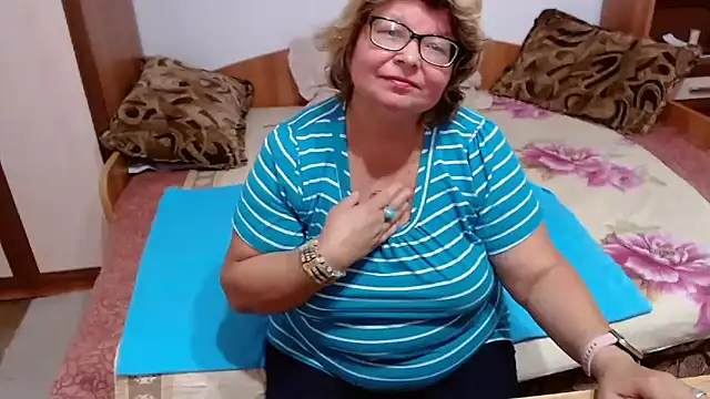 Snapshot of SweetMommaX chatting on 15, 9, 2025 SweetMommaX online show from 15, 9, 2025