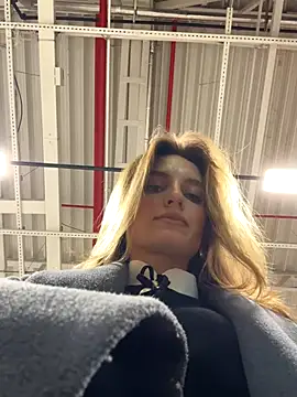 Snapshot of -AngelAri- chatting on 18, 10, 2025 -AngelAri- online show from 18, 10, 2025