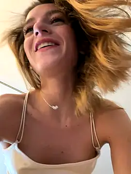 Snapshot of -AngelAri- chatting on 2, 11, 2025 -AngelAri- online show from 2, 11, 2025