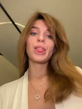 -AngelAri- online show from 15, 4, 2026