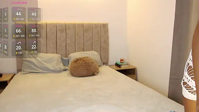 Snapshot of Maya_Lewis chatting on 20, 10, 2025 Maya Lewis online show from 20, 10, 2025