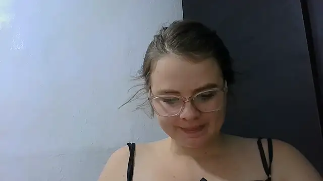 Snapshot of HellenMiyer1111 chatting on 4, 7, 2026 HellenMiyer1111 online show from 4, 7, 2026