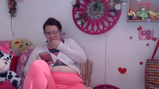 Snapshot of karlythoth@xh chatting on 8, 9, 2025 karlythothxh online show from 8, 9, 2025