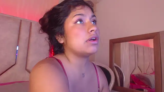 Snapshot of ChantalPetit chatting on 27, 4, 2026 ChantalPetit online show from 27, 4, 2026