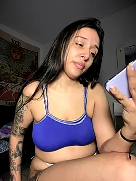 Snapshot of kiaraglam2 chatting on 29, 10, 2025 kiaraglam2 online show from 29, 10, 2025