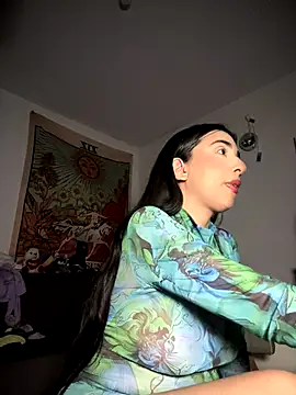 Snapshot of kiaraglam2 chatting on 28, 11, 2025 kiaraglam2 online show from 28, 11, 2025