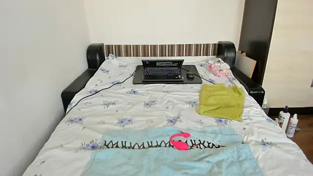 sweet-tinqerbell online show from 19, 9, 2025