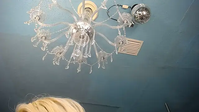 ADRIANNA FOX online show from 19, 10, 2025