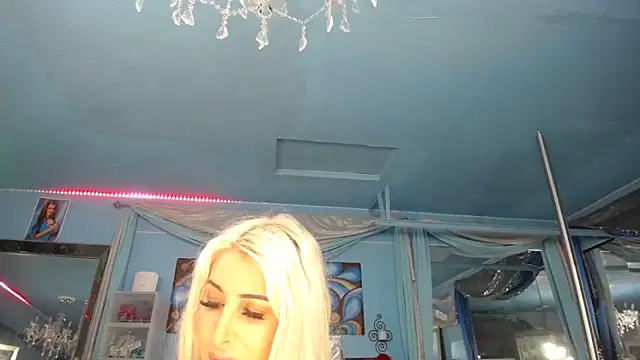 Snapshot of ADRIANNA_FOX chatting on 2, 5, 2026 ADRIANNA FOX online show from 2, 5, 2026