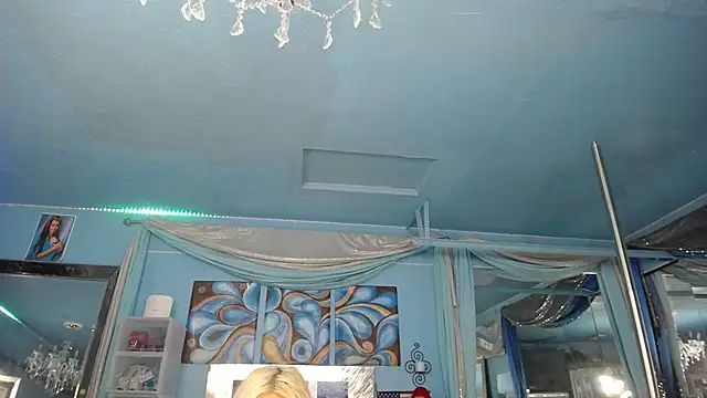 Snapshot of ADRIANNA_FOX chatting on 10, 5, 2026 ADRIANNA FOX online show from 10, 5, 2026