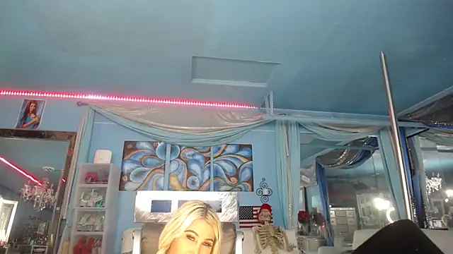 Snapshot of ADRIANNA_FOX chatting on 22, 5, 2026 ADRIANNA FOX online show from 22, 5, 2026