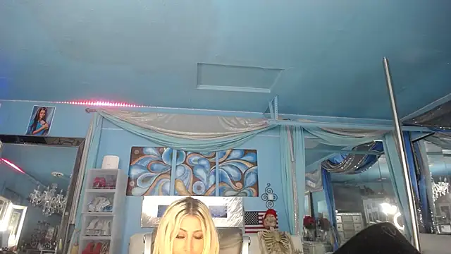 Snapshot of ADRIANNA_FOX chatting on 26, 6, 2026 ADRIANNA FOX online show from 26, 6, 2026