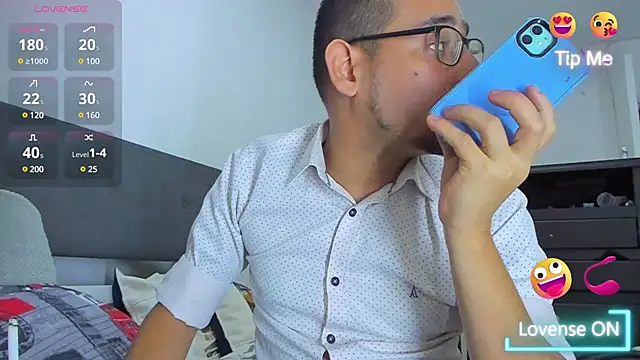 jhonyalzate2 online show from 30, 1, 2025