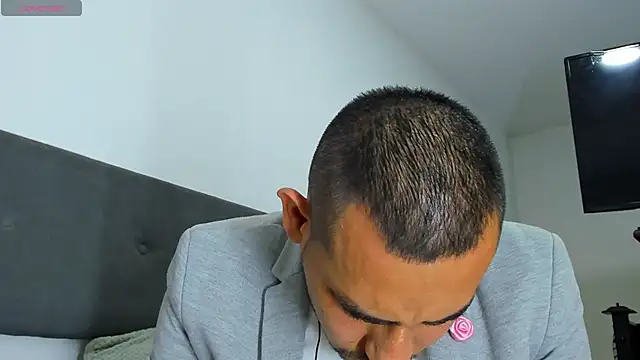 jhonyalzate2 online show from 4, 3, 2025