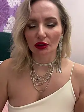 Snapshot of AngelOxy chatting on 25, 12, 2024 AngelOxy online show from 25, 12, 2024