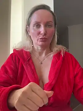 Snapshot of AngelOxy chatting on 4, 1, 2025 AngelOxy online show from 4, 1, 2025