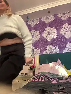 Snapshot of AngelOxy chatting on 4, 1, 2025 AngelOxy online show from 4, 1, 2025