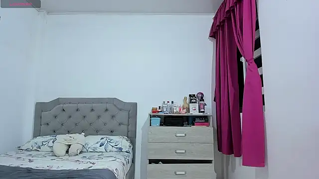 Snapshot of andrea_hills chatting on 20, 10, 2025 andrea hills online show from 20, 10, 2025