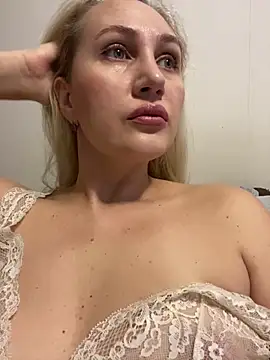 YourBlondee online show from 11, 12, 2024