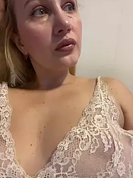 YourBlondee online show from 24, 12, 2024