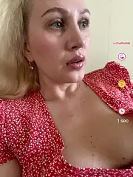 Snapshot of YourBlondee chatting on 5, 5, 2026 YourBlondee online show from 5, 5, 2026