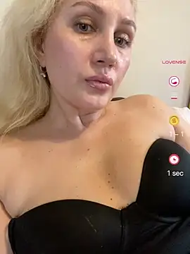 Snapshot of YourBlondee chatting on 8, 5, 2026 YourBlondee online show from 8, 5, 2026