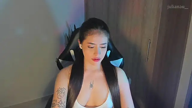 Snapshot of iriswest_ chatting on 8, 12, 2024 iriswest online show from 8, 12, 2024