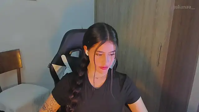 Snapshot of iriswest_ chatting on 16, 12, 2024 iriswest online show from 16, 12, 2024