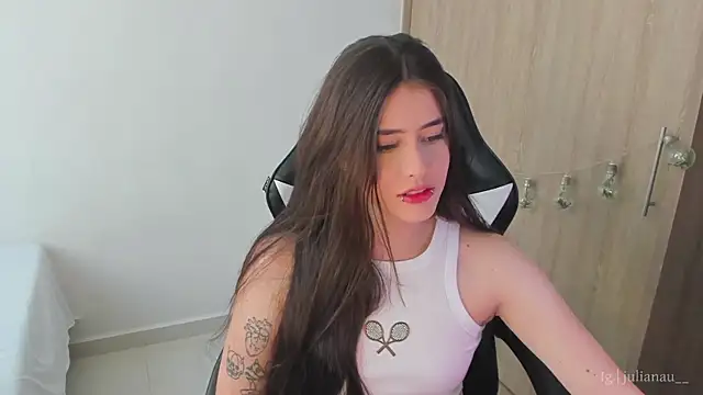 Snapshot of iriswest_ chatting on 12, 1, 2025 iriswest online show from 12, 1, 2025