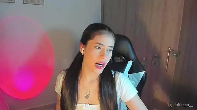 Snapshot of iriswest_ chatting on 15, 1, 2025 iriswest online show from 15, 1, 2025