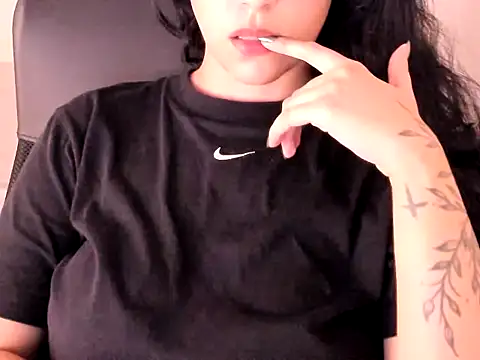 Snapshot of Kristenbr chatting on 8, 4, 2026 Kristenbr online show from 8, 4, 2026