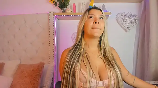 Snapshot of sara_montiell chatting on 5, 12, 2024 sara montiell online show from 5, 12, 2024