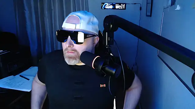 Snapshot of DerPornoPete chatting on 1, 2, 2025 DerPornoPete online show from 1, 2, 2025